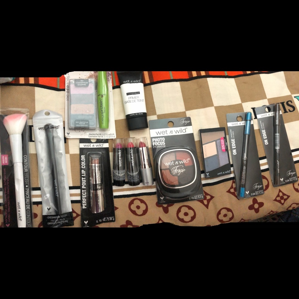 Selling this huge bundle of wet n wild cosmetics